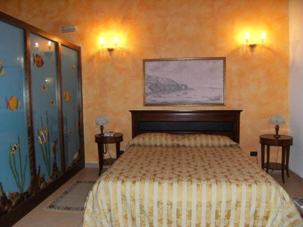 Hotel U' Bais Scilla Bilik gambar